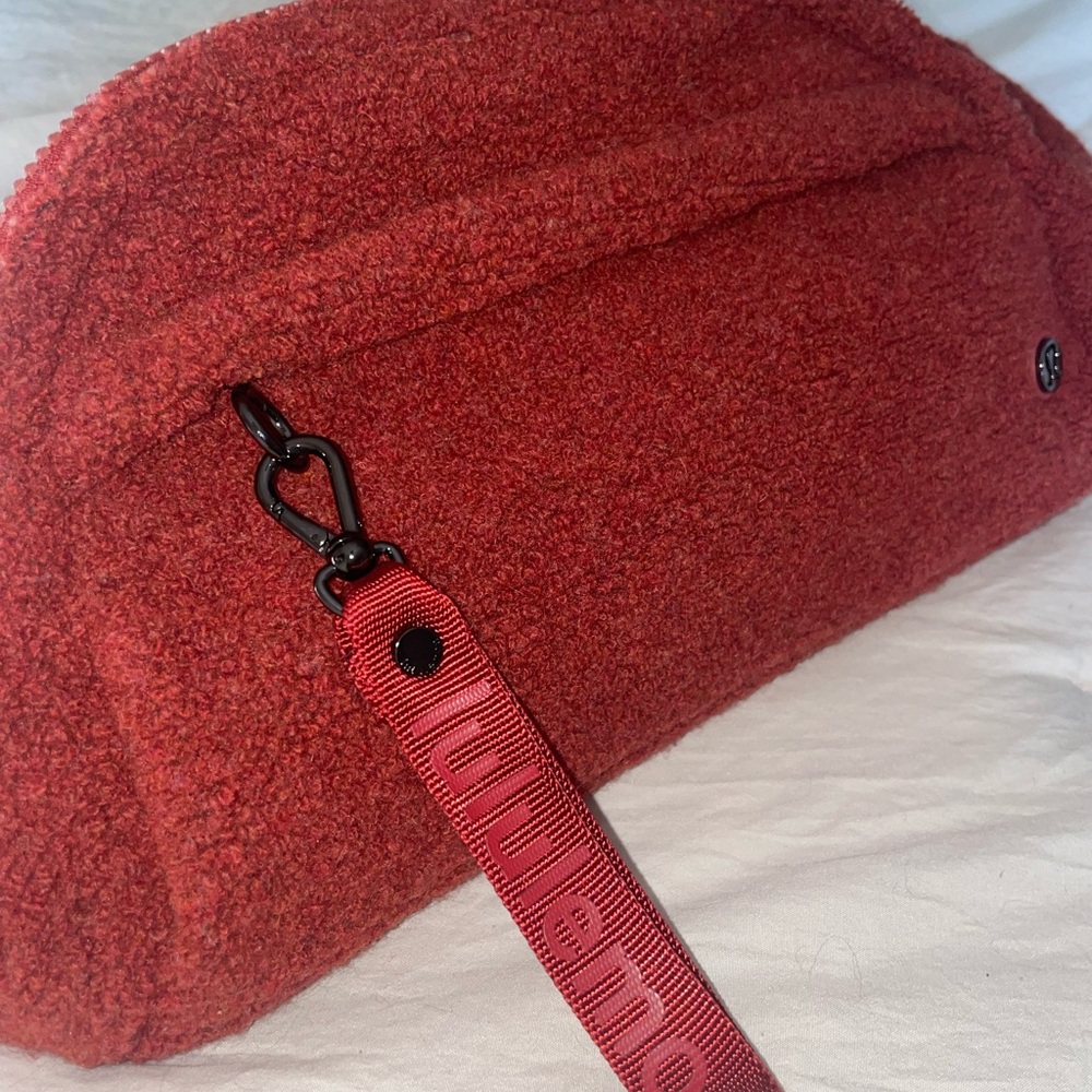 Lululemon Sherpa on the beat belt bag